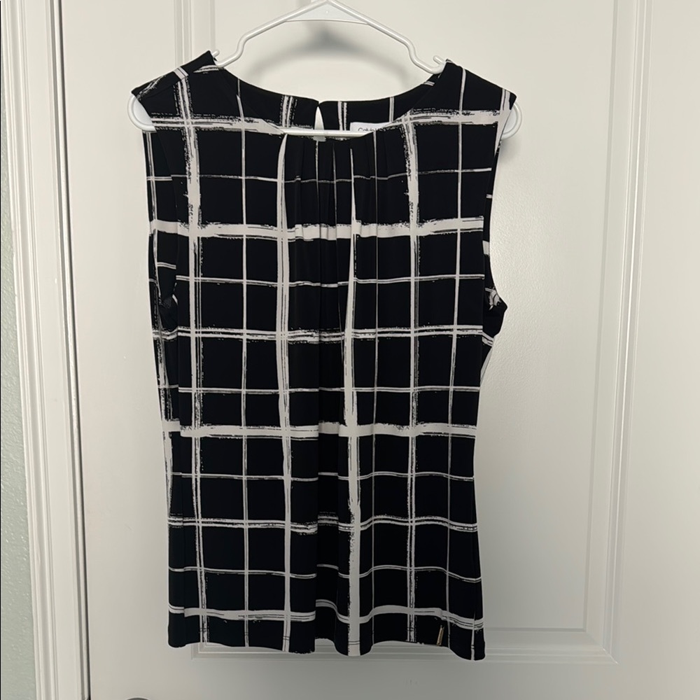 Black and White Grid Pattern Sleeveless Top